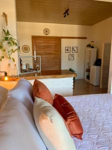 Suíte frente mar com cozinha e quintal pés na areia