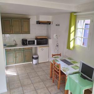 VAR Studio Rez de chaussée - bord mer et campagne - au calme loin du béton