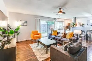 Near Lewisville Lake Home in The Colony with Yard! - 本殖民地