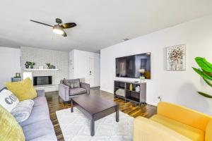Near Lewisville Lake: Family Home in The Colony!