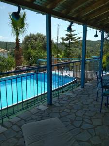 Πέτρινο Σπίτι με Πισίνα