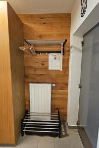 ENJOYHARRACHOV - Atraktivní slunné studio Čertovka v centru Harrachova s garážovým parkováním, Wifi-WLAN, Ipad, SAT, herní konzolí, Netflix zdarma a nejkrásnějším výhledem na Čertovu horu s areálem skokanských můstků a sjezdovku j