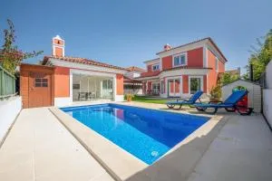 GuestReady - Sunshine oasis with pool - Camarate