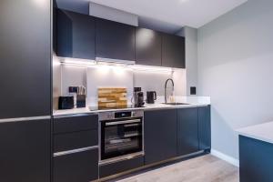 Premium 3 Bed Apartment City Centre - Free Parking