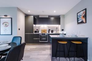 Premium 3 Bed Apartment City Centre - Free Parking