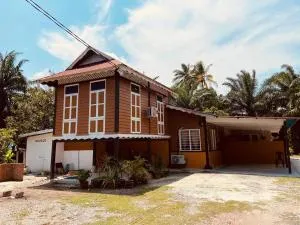 Inap Desa R'Sawit Pintu A - Kampong Sungai Leman