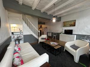 Maison de charme à Barrou, proche La Roche-Posay, cour, lave-linge, lave-vaisselle, WIFI, animaux OK - FR-1-541-110