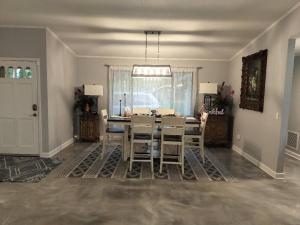 Great place for 6 to Relax