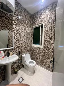 استوديو هادئ بدحْول ذكي في العقيق