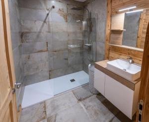 Chalets Residence Pramouton - Sublime chalet aux grands espaces de convivialite MAE-8831 : photos des chambres