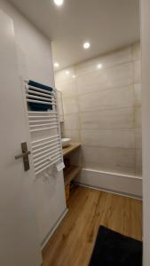 Appartements Traezh - appart-sympa - T3 en plein centre de Ploemeur : photos des chambres