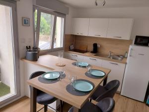 Appartements Traezh - appart-sympa - T3 en plein centre de Ploemeur : photos des chambres