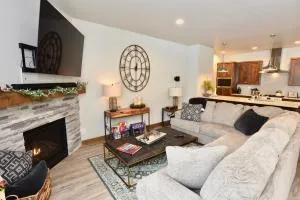 Silverpine Gem - Downtown - Walk to shops, restaurants, Payette Lake - WiFi - McCall