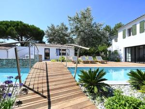 Maisons de vacances Maison spacieuse avec piscine et acces plage - FR-1-434-69 : photos des chambres