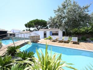 Maisons de vacances Maison spacieuse avec piscine et acces plage - FR-1-434-69 : photos des chambres