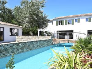 Maisons de vacances Maison spacieuse avec piscine et acces plage - FR-1-434-69 : photos des chambres