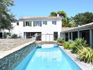Maisons de vacances Maison spacieuse avec piscine et acces plage - FR-1-434-69 : photos des chambres
