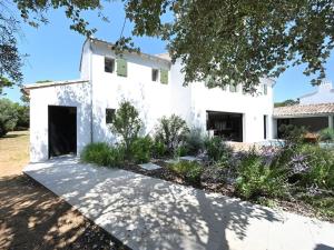 Maisons de vacances Maison spacieuse avec piscine et acces plage - FR-1-434-69 : photos des chambres