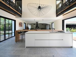 Maisons de vacances Maison spacieuse avec piscine et acces plage - FR-1-434-69 : photos des chambres