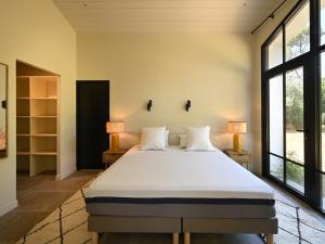 Maisons de vacances Maison spacieuse avec piscine et acces plage - FR-1-434-69 : photos des chambres