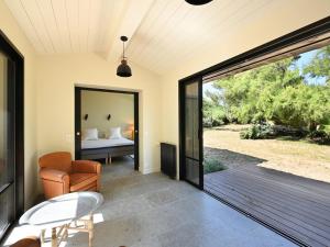 Maisons de vacances Maison spacieuse avec piscine et acces plage - FR-1-434-69 : photos des chambres