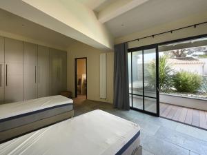 Maisons de vacances Maison spacieuse avec piscine et acces plage - FR-1-434-69 : Maison de Vacances (8 Adultes)