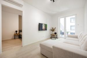 Modern Apartment with Balcony and Parking