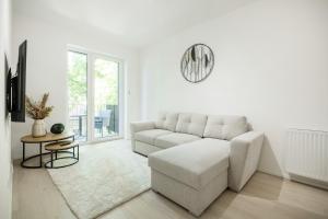 Modern Apartment with Balcony and Parking