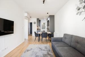 Sleek Apartment with Balcony and Parking