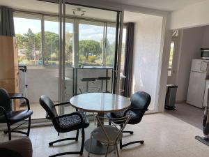 Appartement 3 pièces tout confort avec loggia fermée et équipements modernes, proche des Thermes - FR-1-553-208