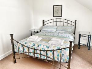 Netflix, Parking, Wifi, in Historical Townhouse Central Location by Lains Lettings