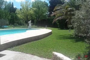 Maisons de vacances T2,PATIO avec jacuzzi,PISCINE 100m2 au pied du Luberon : photos des chambres