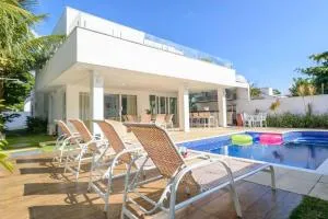 Casa de alto padrão, com 5 suítes, a 50m praia de Barequeçaba - 巴雷克萨巴