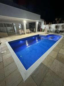 Casa de alto padrão, com 5 suítes, a 50m praia de Barequeçaba