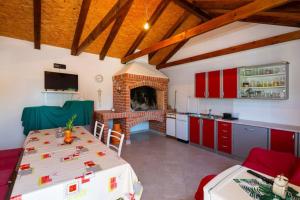 Holiday Home with jacuzzi - by TA Leut Agency 