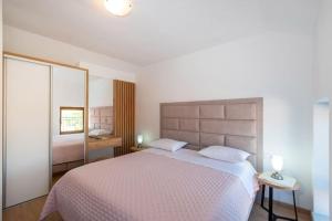 Holiday Home with jacuzzi - by TA Leut Agency