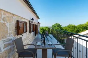 Holiday Home with jacuzzi - by TA Leut Agency - Jovići