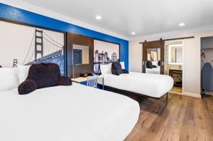 Double Room with Two Double Beds - Non-Smoking room in Super 8 by Wyndham San Francisco/Near the Marina