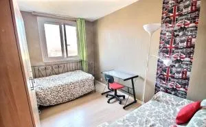 Room confortable next to the Olympic venues - 新城拉加雷讷