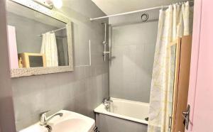 Sejours chez l'habitant Room confortable next to the Olympic venues : Chambre Simple avec Salle de Bains Commune