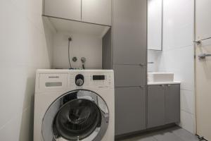 City Convenience 1br Apt Cbd Melbourne