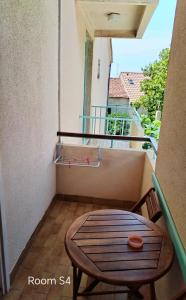 Brela S1 S4-no parking