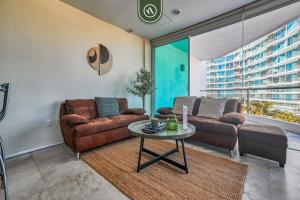 2BR Apt with Private Balcony - Beach Access