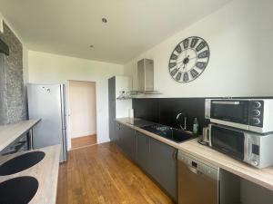Appartements Grand T2 renove - Bord du canal - Commerces a pied : photos des chambres