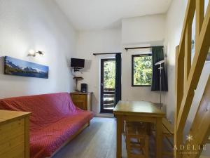 Studio mezzanine rénové 26m², au pied des pistes, balcon, 4 pers, proche commerces et garderie - FR-1-398-497