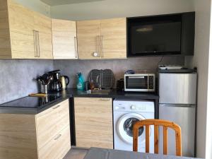 Appartement T1 à Balaruc-les-Bains avec WIFI - Équipement complet, idéal pour 2 personnes - FR-1-553-145