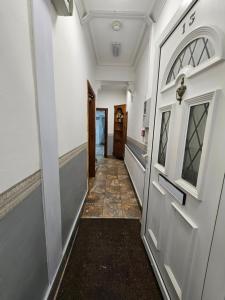 SnoozeDen Wellesley - Near to Slough Station