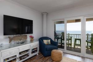 Beach Blessing - Oceanfront Pool Balcony