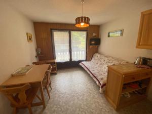 Appartement familial à 1 km du centre, proche télécabines et activités, multi Pass à 3€/jour - FR-1-693-99