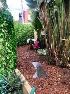 STYLISH COURTYARD UNIT, in the HEART OF STH YARRA